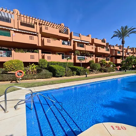 Apartamento Retreat: Private Pool & Frontline Golf *